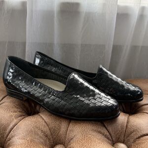 Trotters Liz Woven Leather Slip On Loafers Women 8WW Black Academia Shoe Bottega